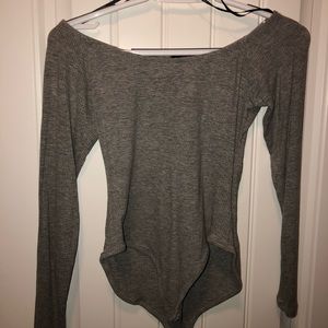 GREY FORM FITTING OFF SHOULDER BODYSUIT F21